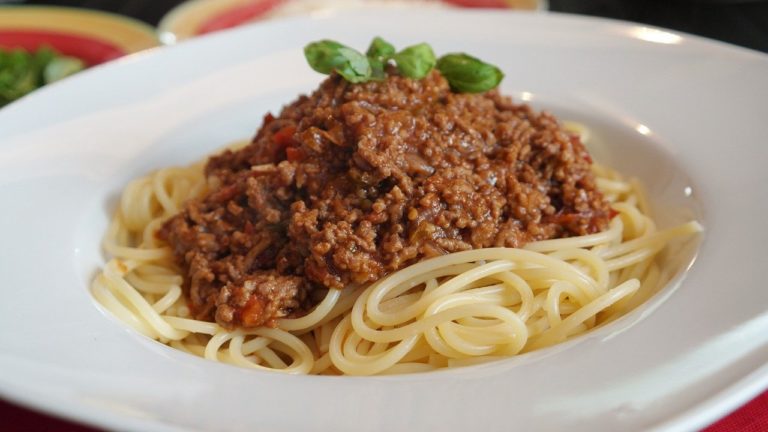 spaghetti, bolognese, parmesan